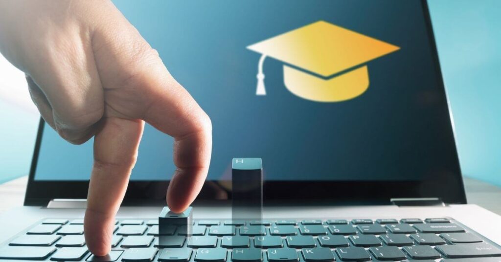 Qual o melhor curso online para estudar para concursos em 2025